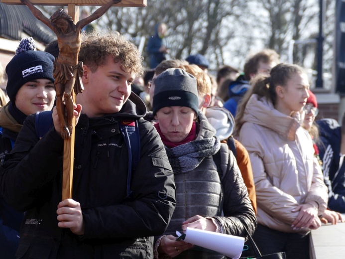 Pielgrzymka maturzystów diecezji świdnickiej na Jasną Górę - cz. 02