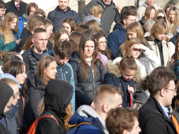 Pielgrzymka maturzystów diecezji świdnickiej na Jasną Górę - cz. 02