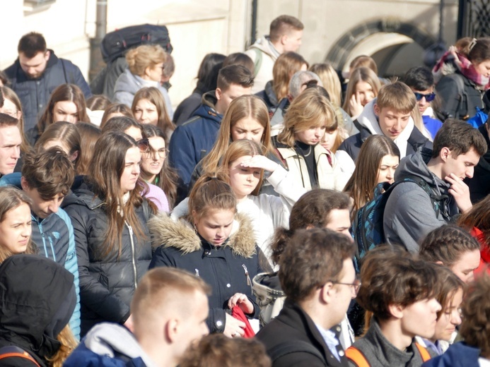 Pielgrzymka maturzystów diecezji świdnickiej na Jasną Górę - cz. 02