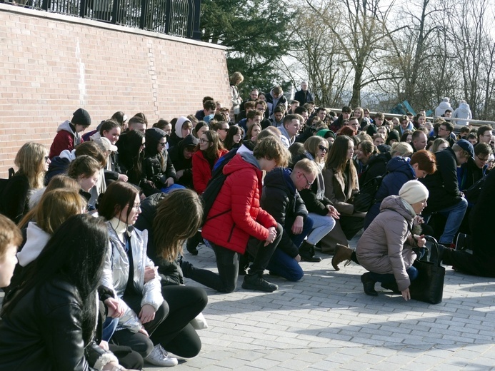 Pielgrzymka maturzystów diecezji świdnickiej na Jasną Górę - cz. 02