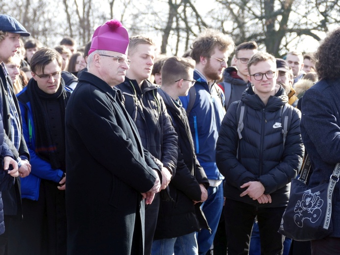 Pielgrzymka maturzystów diecezji świdnickiej na Jasną Górę - cz. 02