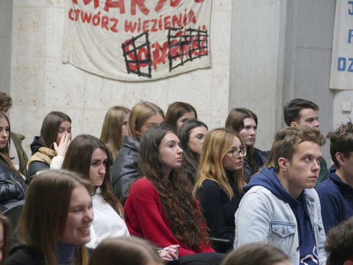 Pielgrzymka maturzystów diecezji świdnickiej na Jasną Górę - cz. 02