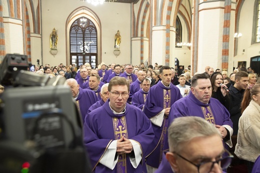 Dziękczynienie za posługę bp Edwarda, cz. 1