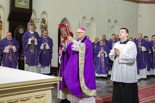 Dziękczynienie za posługę bp Edwarda, cz. 1