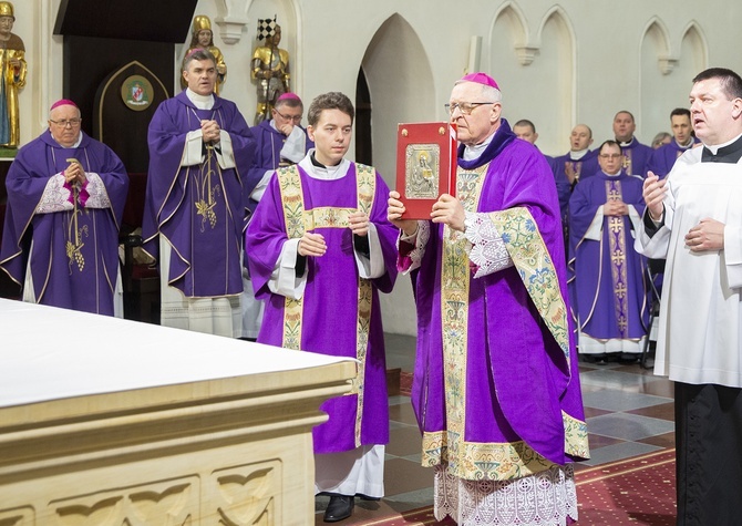 Dziękczynienie za posługę bp Edwarda, cz. 1