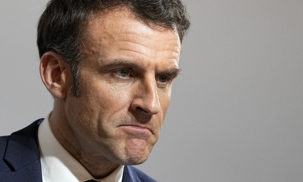Francja: spada poparcie dla prezydenta Macrona; wynosi ono