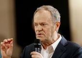 Tusk: Pedofilia w Kościele nie może kwestionować tego, jak ważną postacią był Jan Paweł II