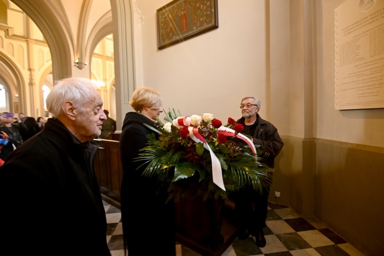 Tablica upamiętniająca kapelanów Wojska Polskiego zamordowanych przez Sowietów