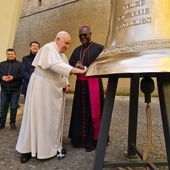 Papież Franciszek poświęcił kolejny dzwon z Polski „Głos Nienarodzonych”