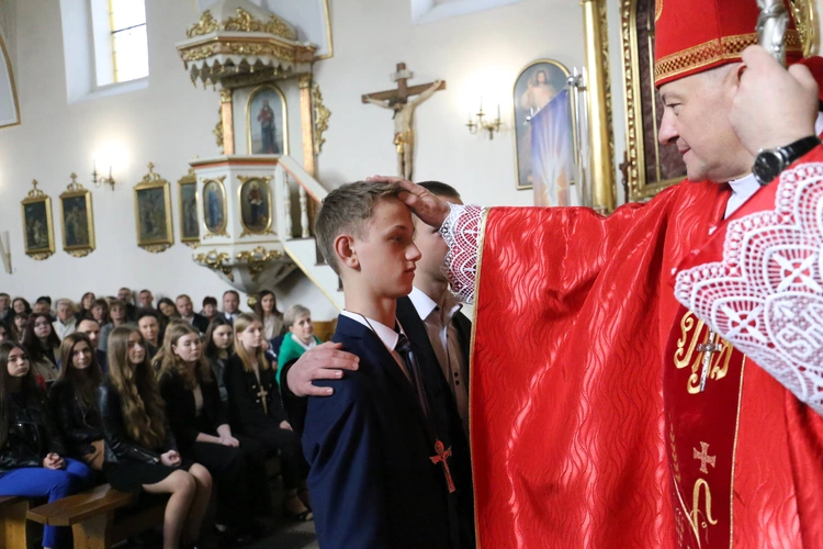 Bierzmowanie w Olszynach koło Wojnicza