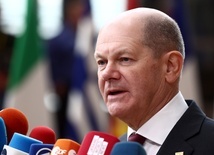 Kanclerz Scholz: Niemcy i UE na dobrej drodze do znalezienia rozwiązania problemu samochodów z silnikiem spalinowym