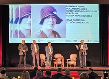 Twórcy filmu o Zofii Kossak podczas ekranowej premiery w Katowicach w lutym 2023 r. 