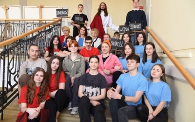Młodzi wolontariusze z bursy międzyszkolnej w Tarnowie.