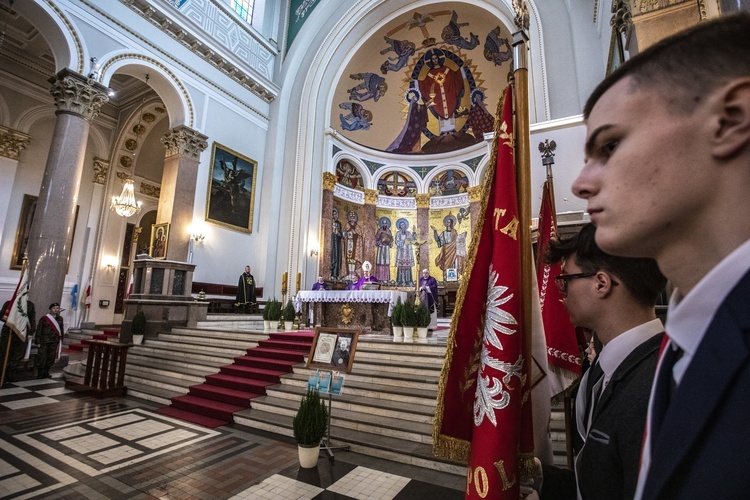 Ratującym Żydów. Tablica w bazylice salezjanów na Pradze