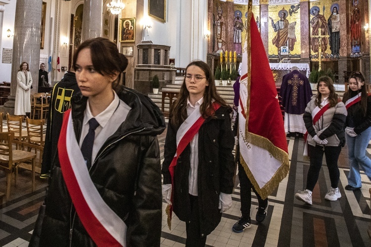 Ratującym Żydów. Tablica w bazylice salezjanów na Pradze