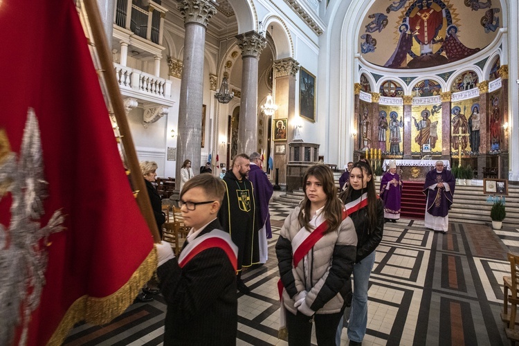 Ratującym Żydów. Tablica w bazylice salezjanów na Pradze