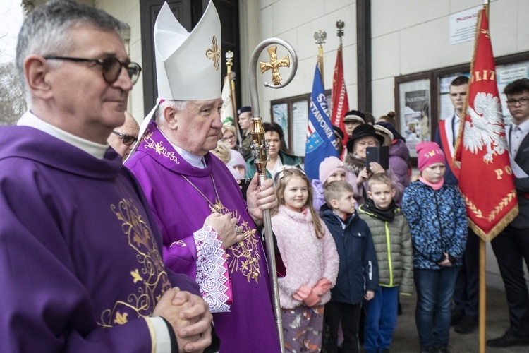 Ratującym Żydów. Tablica w bazylice salezjanów na Pradze