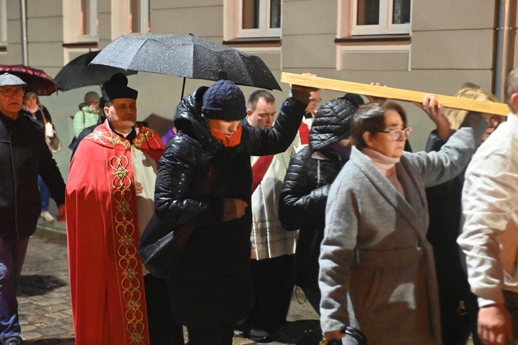 Wałbrzych. Droga Krzyżowa ulicami Śródmieścia