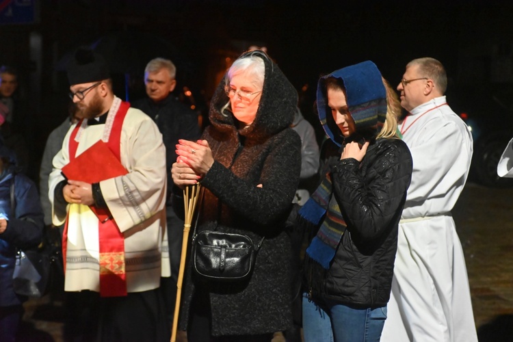 Wałbrzych. Droga Krzyżowa ulicami Śródmieścia