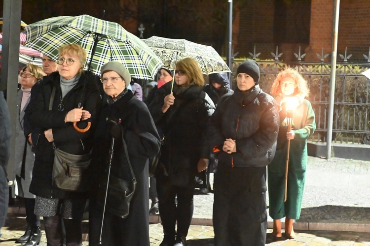 Wałbrzych. Droga Krzyżowa ulicami Śródmieścia