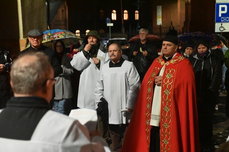 Wałbrzych. Droga Krzyżowa ulicami Śródmieścia