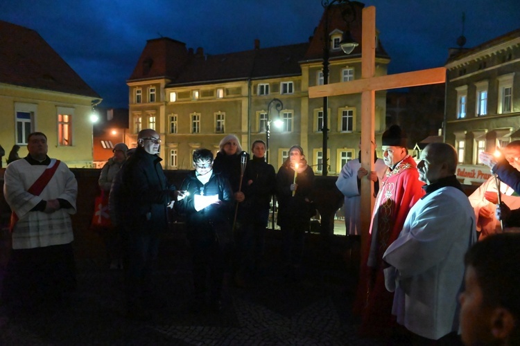 Wałbrzych. Droga Krzyżowa ulicami Śródmieścia