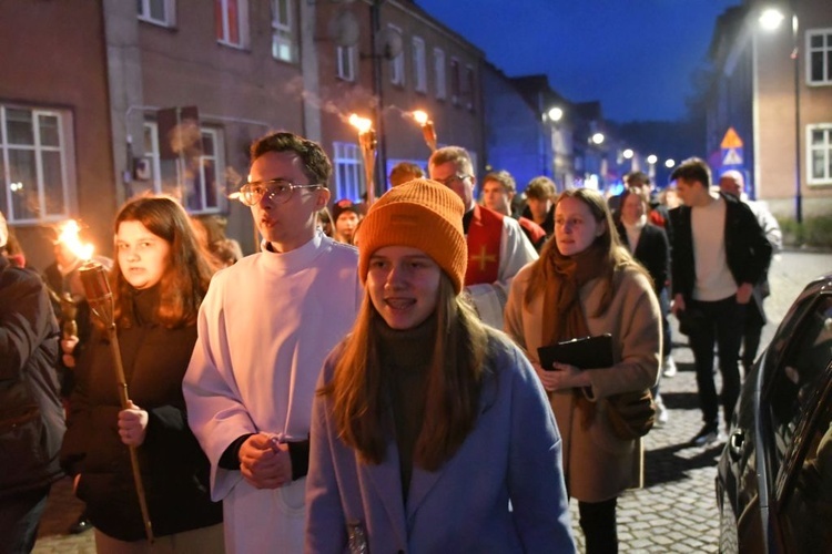 Rzepin. Poszli za krzyżem z Janem Pawłem II