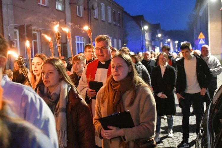 Rzepin. Poszli za krzyżem z Janem Pawłem II