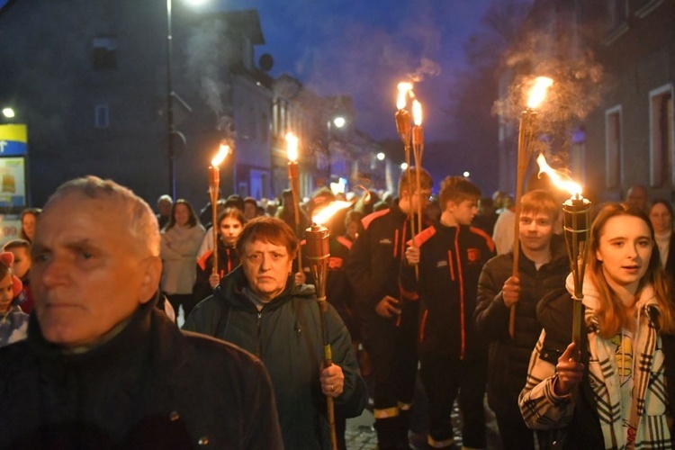 Rzepin. Poszli za krzyżem z Janem Pawłem II