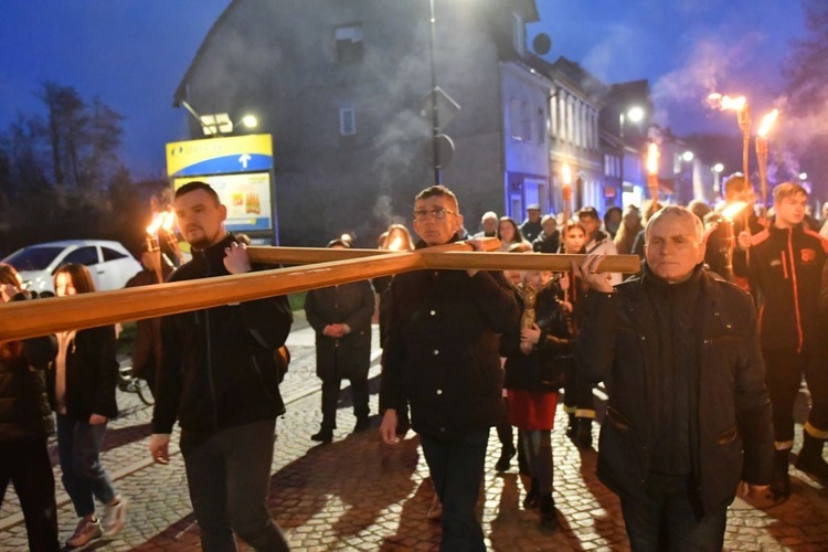 Rzepin. Poszli za krzyżem z Janem Pawłem II