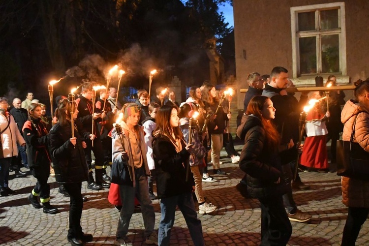 Rzepin. Poszli za krzyżem z Janem Pawłem II