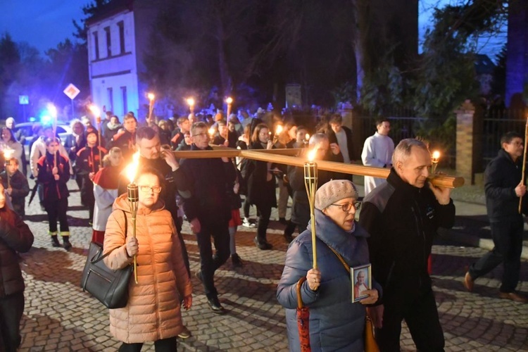 Rzepin. Poszli za krzyżem z Janem Pawłem II