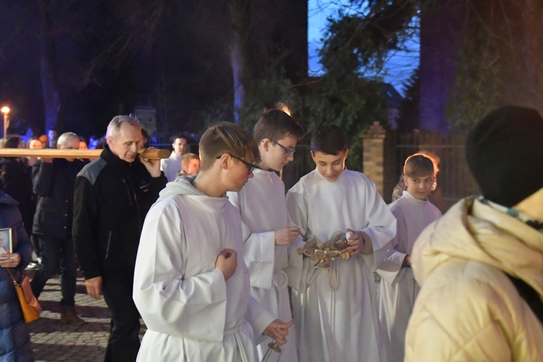 Rzepin. Poszli za krzyżem z Janem Pawłem II