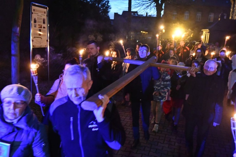 Rzepin. Poszli za krzyżem z Janem Pawłem II
