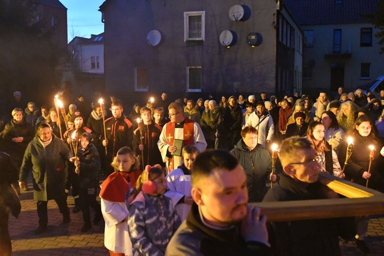 Rzepin. Poszli za krzyżem z Janem Pawłem II