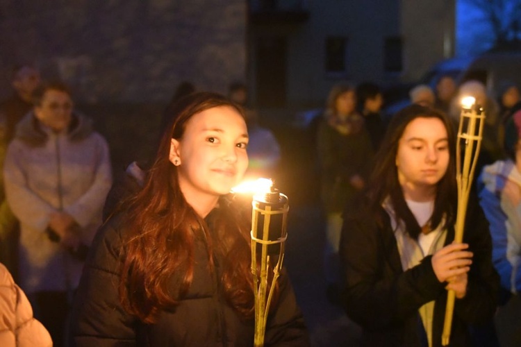 Rzepin. Poszli za krzyżem z Janem Pawłem II