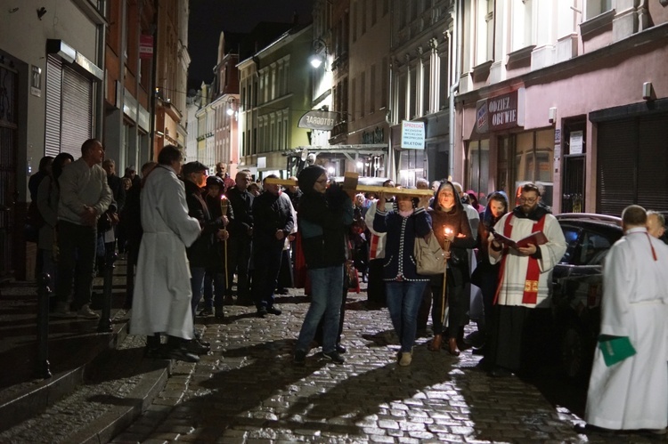 Wałbrzych. Droga Krzyżowa ulicami Śródmieścia