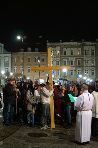 Wałbrzych. Droga Krzyżowa ulicami Śródmieścia