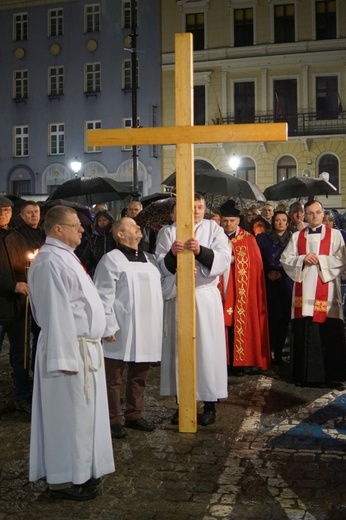 Wałbrzych. Droga Krzyżowa ulicami Śródmieścia