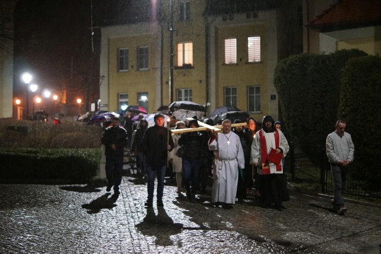 Wałbrzych. Droga Krzyżowa ulicami Śródmieścia