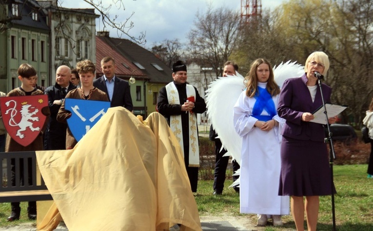 Odsłonięcie Ławki z Aniołem w Głubczycach