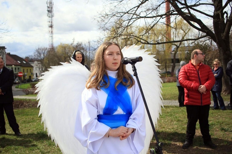 Odsłonięcie Ławki z Aniołem w Głubczycach