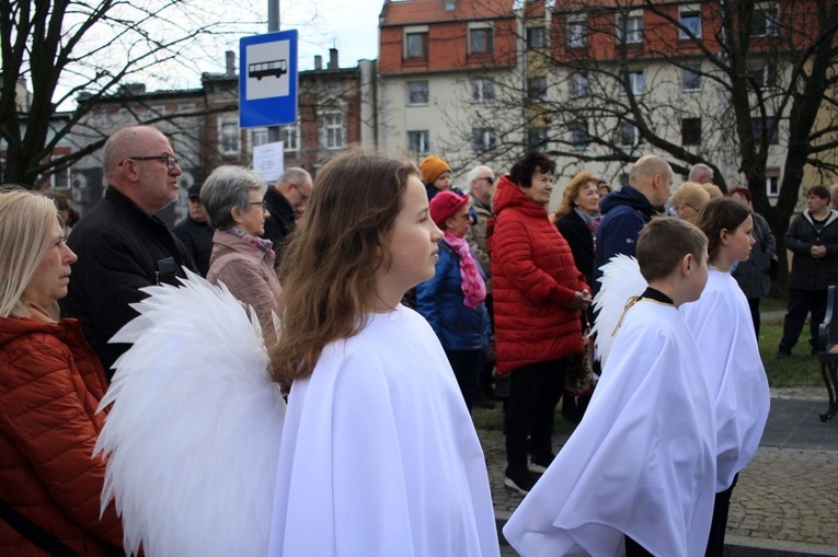 Odsłonięcie Ławki z Aniołem w Głubczycach