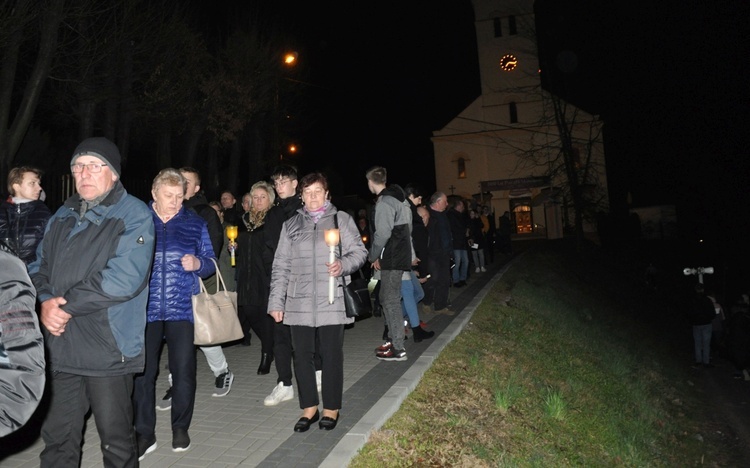 Jubileuszowa Droga Krzyżowa w Sławikowie