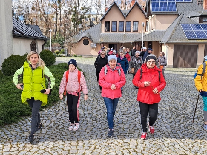 Caminowa pielgrzymka do Małujowic