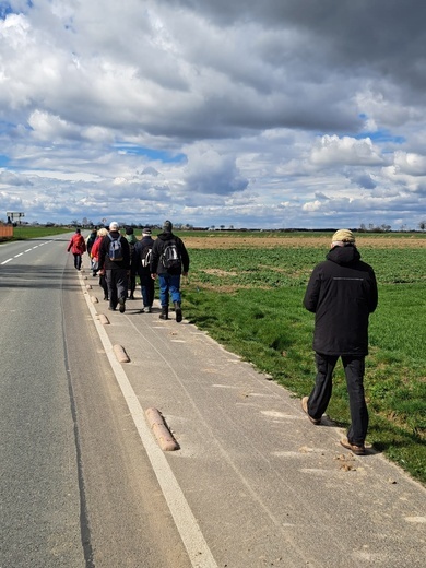 Caminowa pielgrzymka do Małujowic