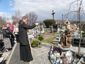 Grób dzieci nienarodzonych powstał w Brzęczkowicach