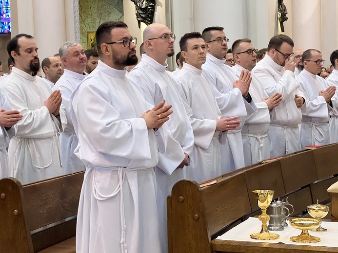 Katowice. Ustanowienie w posłudze nadzwyczajnych szafarzy Komunii św.