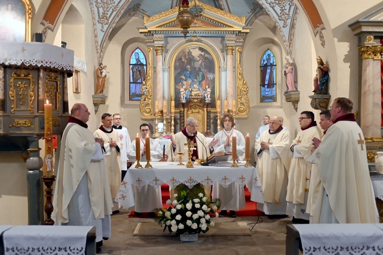 Poświęcenie ołtarza w Długopolu Górnym