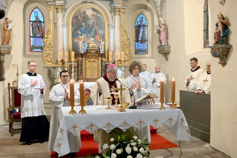 Poświęcenie ołtarza w Długopolu Górnym